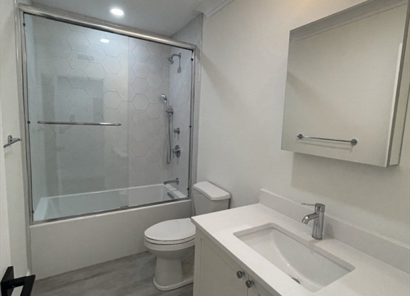 2 beds, 1 bath, 700 sqft, $3,800, Unit 3
