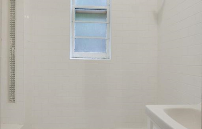 269 W 12 ST