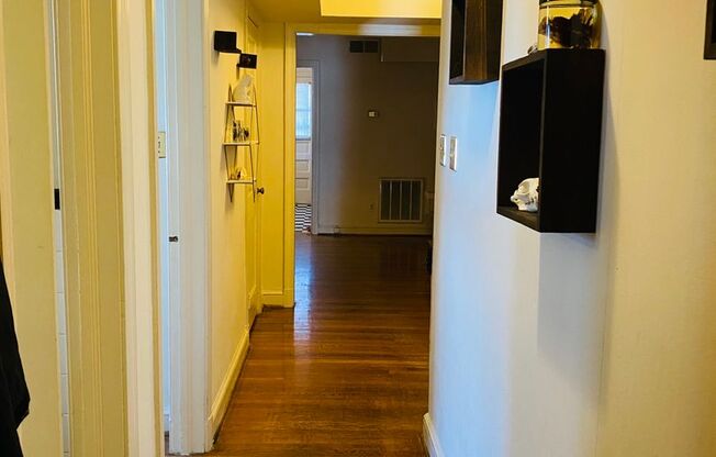 2 beds, 1 bath, $1,650, Unit Apt. 03