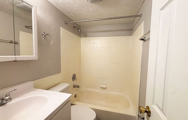 1 bed, 1 bath, 560 sqft, $825, Unit 725-30