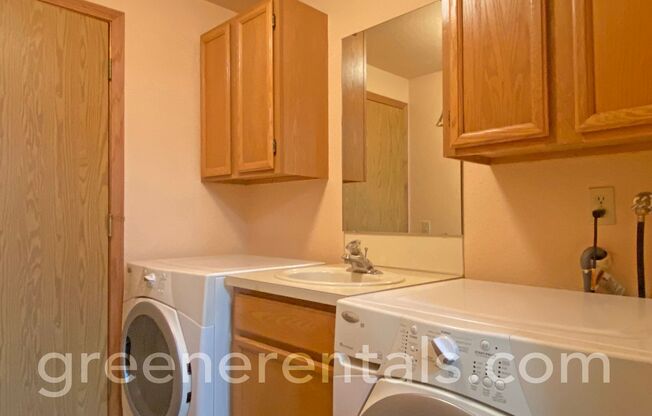 2 beds, 1 bath, $2,050