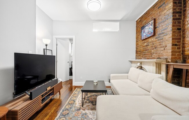 326 W 23 ST