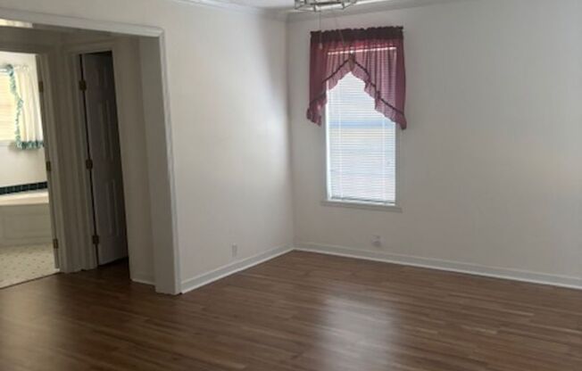 3 beds, 2 baths, $1,600