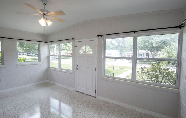 2/1 duplex with carport in Winter Park