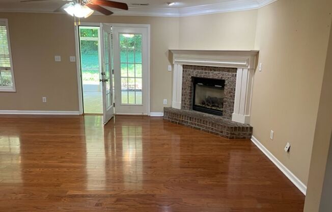 Knoxville 37931 - Showings begin May 8th! 4 bedroom, 2.5 bath 2-story home with bonus room - Troy Adams (865) 233-6949