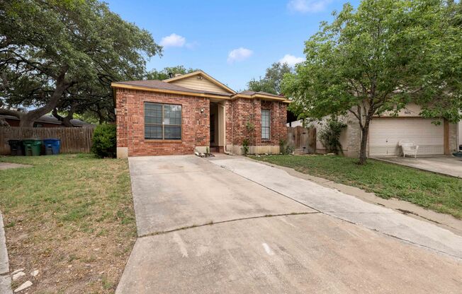 Move in ready rental property located in NW San Antonio!