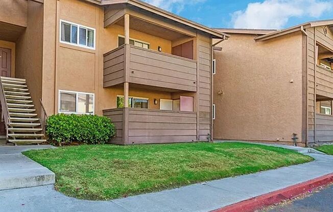 Newly on the Market.. Desirable 2/2 Condo
