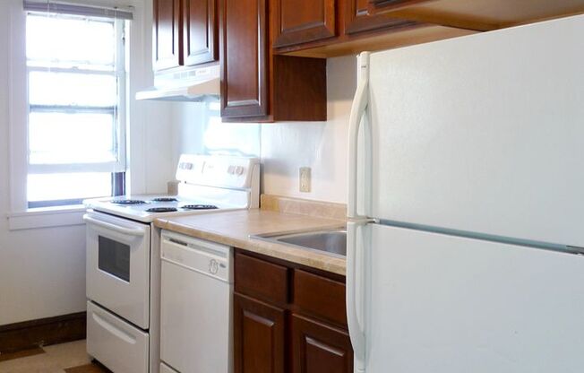 1 bed, 1 bath, 410 sqft, $955, Unit 7 - 36