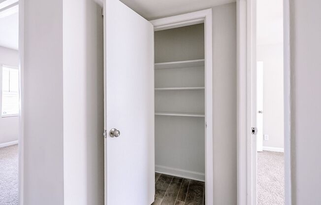 2 beds, 1 bath, 850 sqft, $1,200, Unit 26-E7