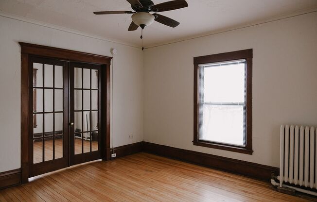 3 beds, 1 bath, 1,086 sqft, $1,595, Unit 307-15