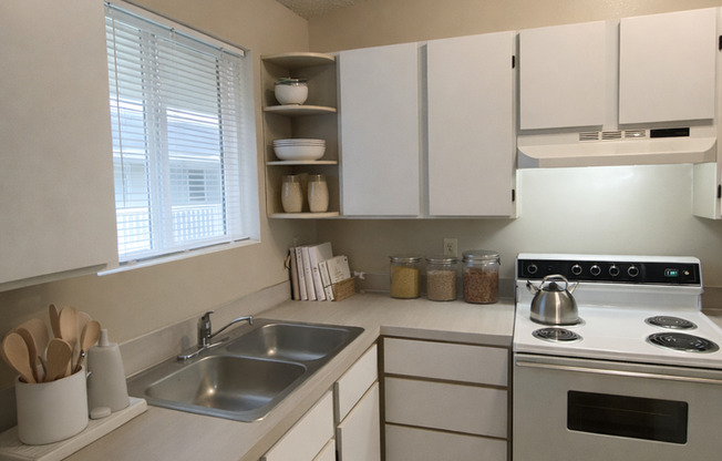 SELH507 - Peach Tree Apartments