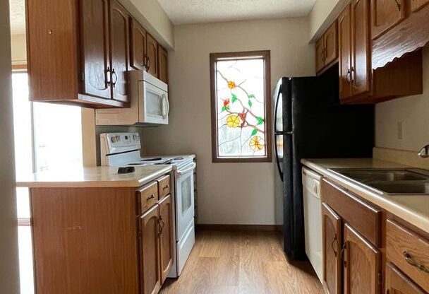 2 beds, 2 baths, $1,600