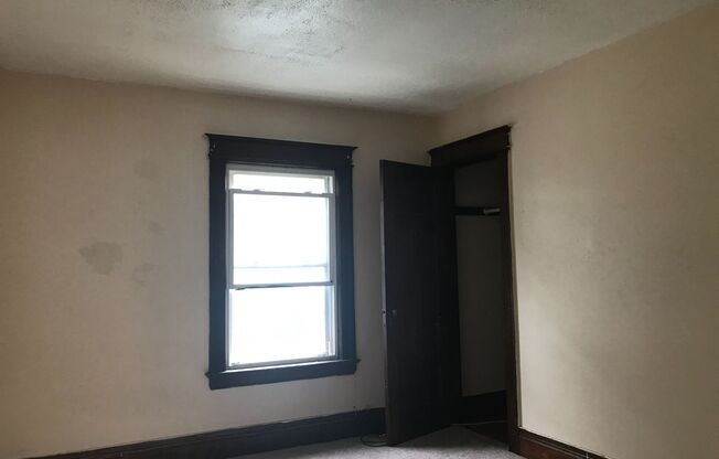 1 bed, 1 bath, $800, Unit 943 Dewey UP