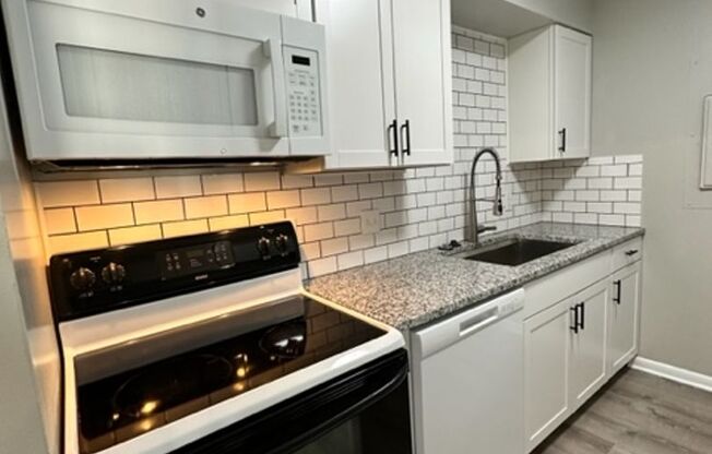 2 beds, 1 bath, $2,050, Unit #6393