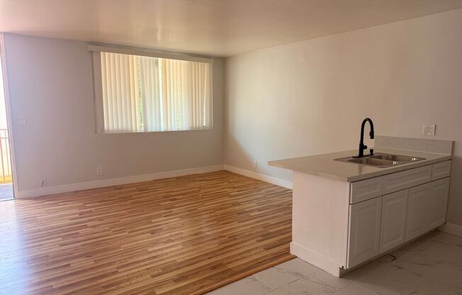 Charming 1 Bedroom Apartment with Pool, Patio & Flexible Month-to-Month Lease