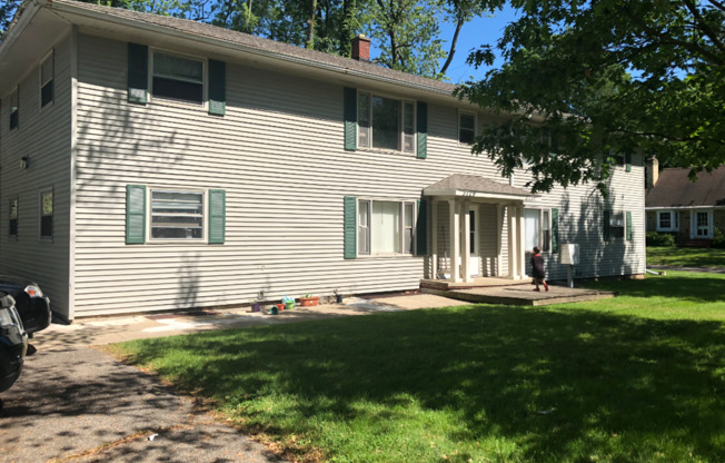 3729 Oakland #3 - 2 Bed/1 Bath Near WMU/K College