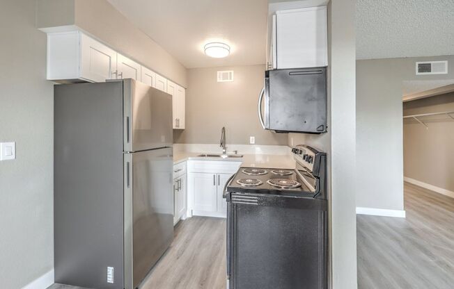 1 bed, 1 bath, $1,100, Unit #14