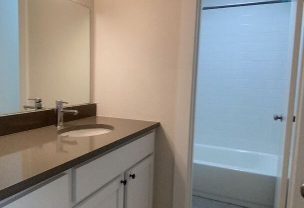 2 beds, 1 bath, 900 sqft, $1,499, Unit ELP2202-234