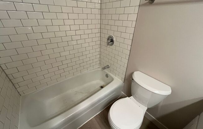 3 beds, 2 baths, $1,695, Unit 124