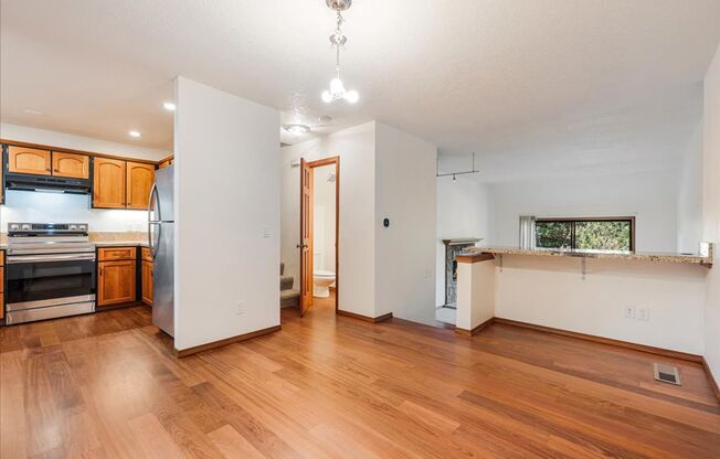 Secluded Lake Oswego Condo at Mountainside Terrace - Recently Renovated! 1 Month Free Special