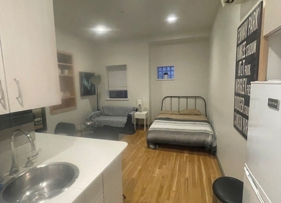Studio, 1 bath, $2,400, Unit 63