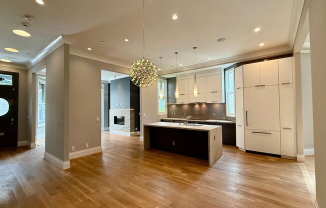 Live the Luxe, Chic Life: 3BR/3.5BA + Parkng Beauty in Hayes Valley-AMSI