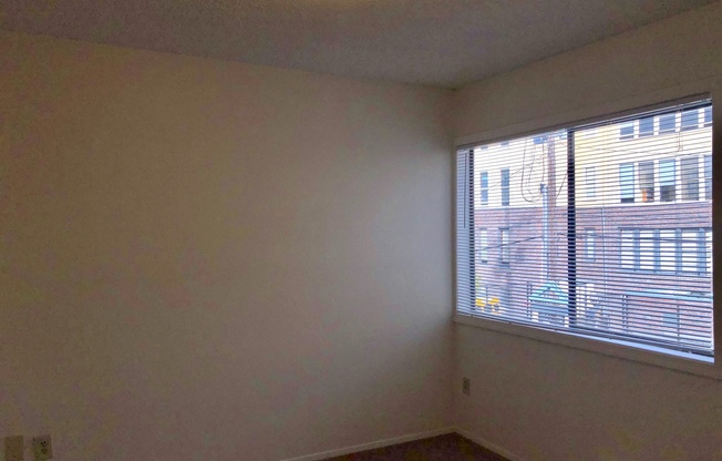 2 beds, 1 bath, $1,950, Unit A