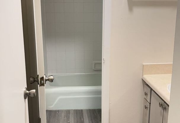 1 bed, 1 bath, 550 sqft, $1,095, Unit 219