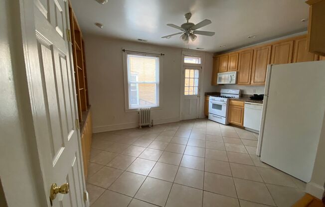 2 beds, 1 bath, 1,000 sqft, $1,750, Unit 3027 N. Calvert St. E6