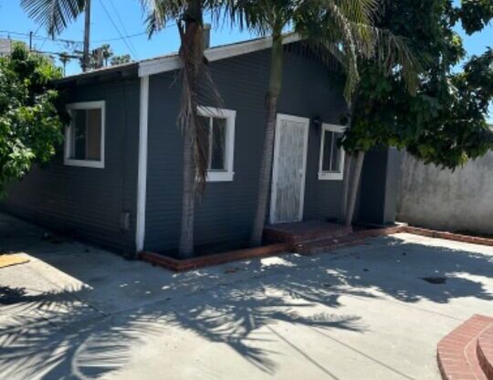 2 beds, 1 bath, 1,616 sqft, $2,025, Unit 1/2