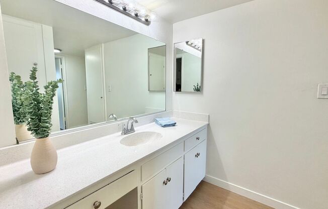 2 beds, 1 bath, 900 sqft, $2,195, Unit 39