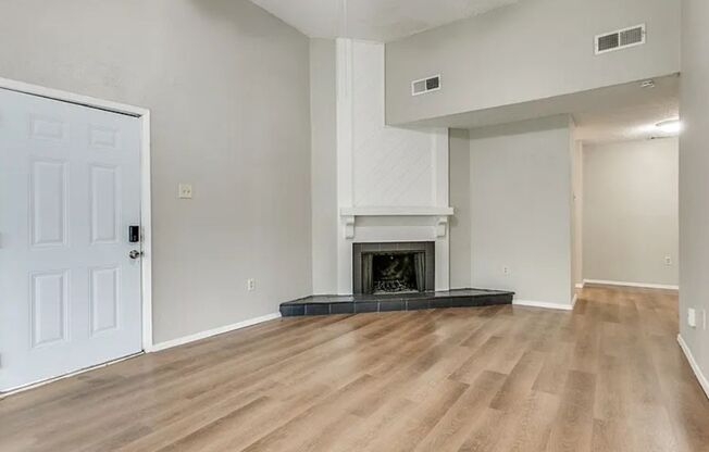 1 bed, 1 bath, 730 sqft, $1,600, Unit 1313