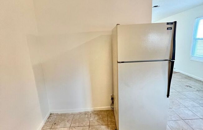 3 beds, 1 bath, $950