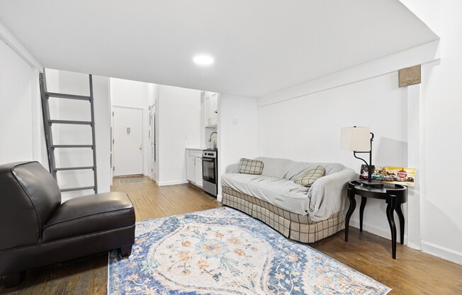 307 W 29 ST