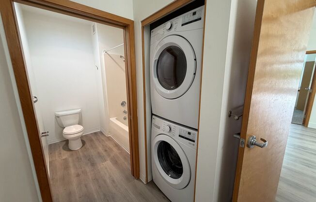 2 beds, 1 bath, 915 sqft, $2,175, Unit 414