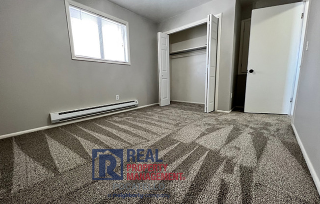 2 beds, 1 bath, 1,001 sqft, $1,000, Unit 1722 Fairway