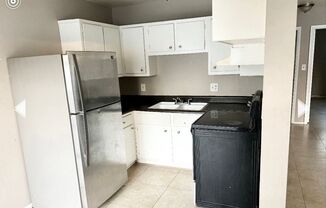 2 beds, 1 bath, 975 sqft, $1,195, Unit Apt 1