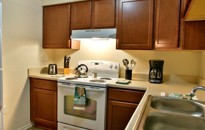 Kitchen at Prairie Lakes Apartments, Peoria