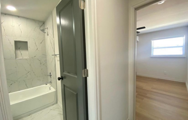 2 beds, 1 bath, 809 sqft, $1,399, Unit 41-7