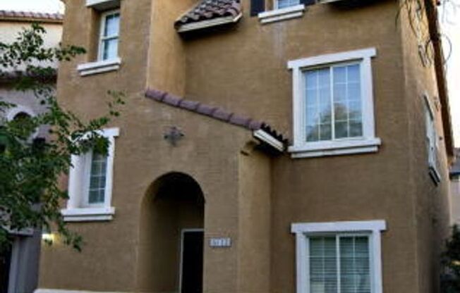 5713 S. 21st Place Phoenix, AZ 85040