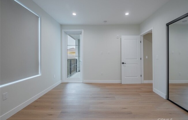 10218 FERNGLEN AVE