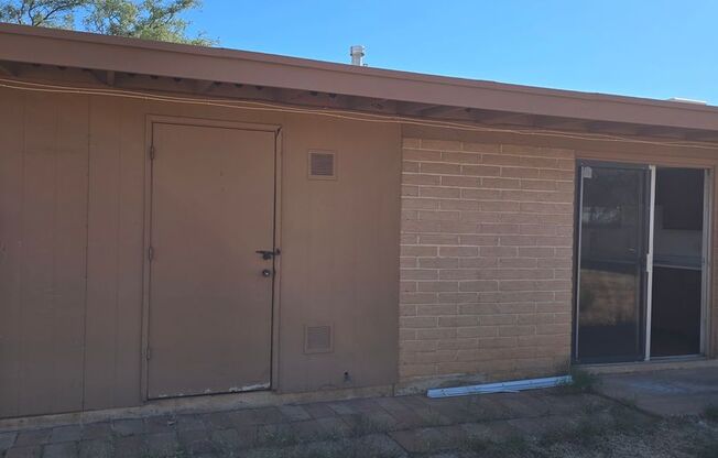 3 beds, 2 baths, $1,200