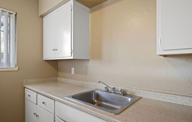 2 beds, 1 bath, 672 sqft, $1,475, Unit 26-Unit 29