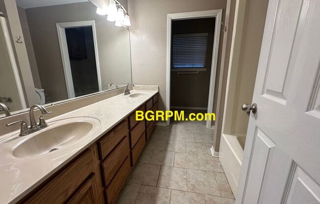 3 beds, 2 baths, $1,700