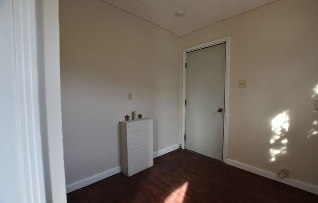 2 beds, 1 bath, $1,700