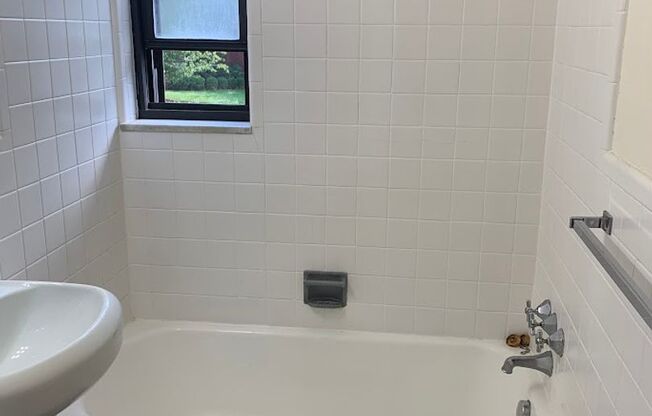 2 beds, 1 bath, 741 sqft, $1,675, Unit A1