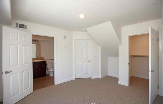 1 bed, 1.5 baths, 750 sqft, $2,500, Unit 7