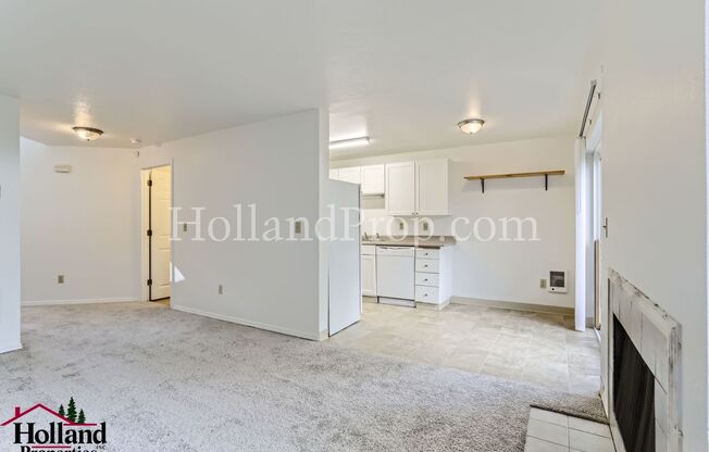 3 beds, 1.5 baths, 836 sqft, $1,595, Unit Unit C