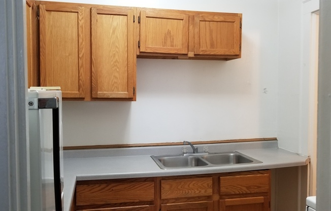 1 bed, 1 bath, $595, Unit 2