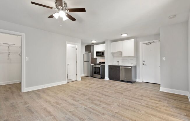 2 beds, 1 bath, $2,100, Unit 446